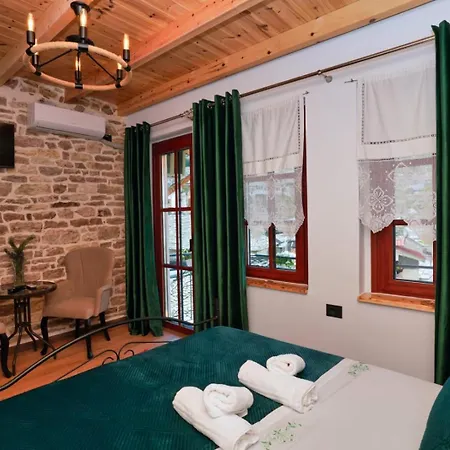 Alchemist Hotel *