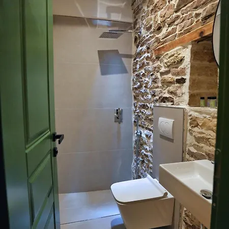 Alchemist Hotel *